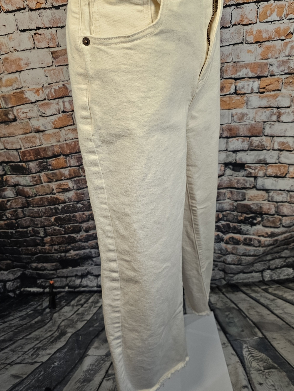 Oliver Logan Wide Leg Crop Jeans Size 28 Ecru Cream Raw Hem High Rise Denim - Picture 2 of 5